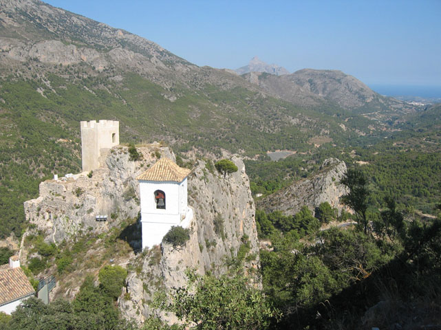 Castillo de la Alcozaiba   (El Castell de Guadalest)